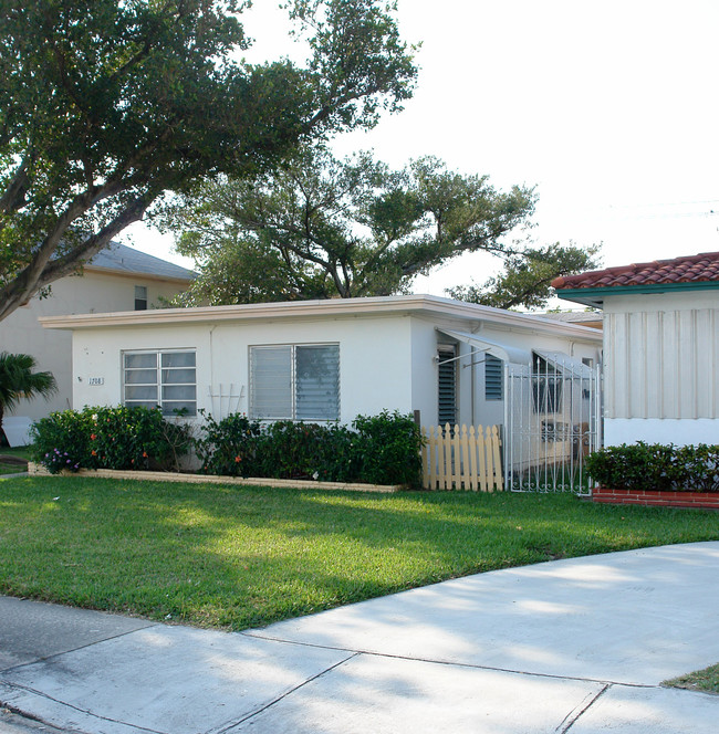 1708 Van Buren St in Hollywood, FL - Building Photo - Building Photo