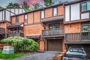 107 Forest Edge Dr in Sewickley, PA - Building Photo