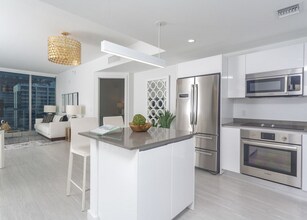 1101 Brickell Ave in Miami, FL - Building Photo - Building Photo