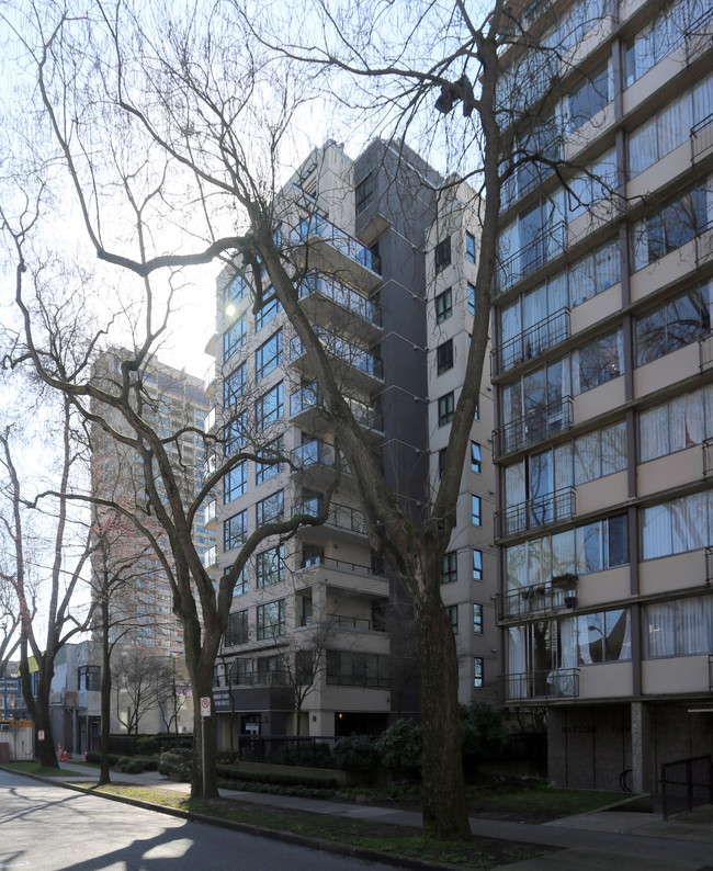 Admiral Condos in Vancouver, BC - Building Photo - Building Photo