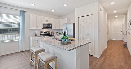Soluna Townhomes in Naples, FL - Building Photo - Building Photo