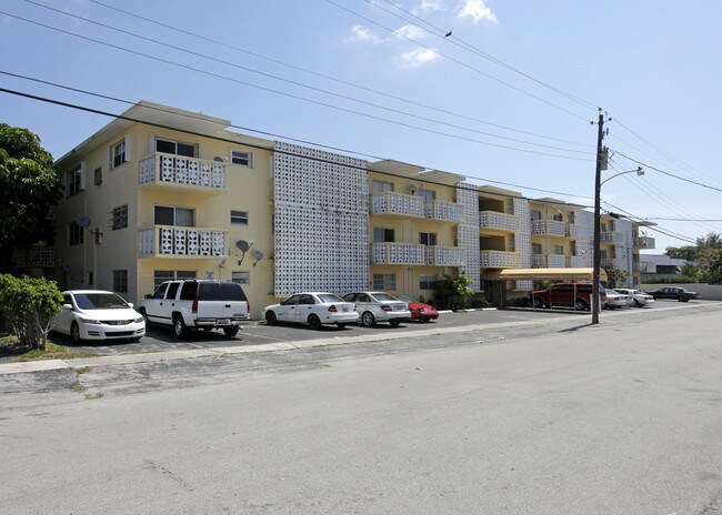 Venice Gardens Apartments in North Miami, FL - Building Photo - Building Photo