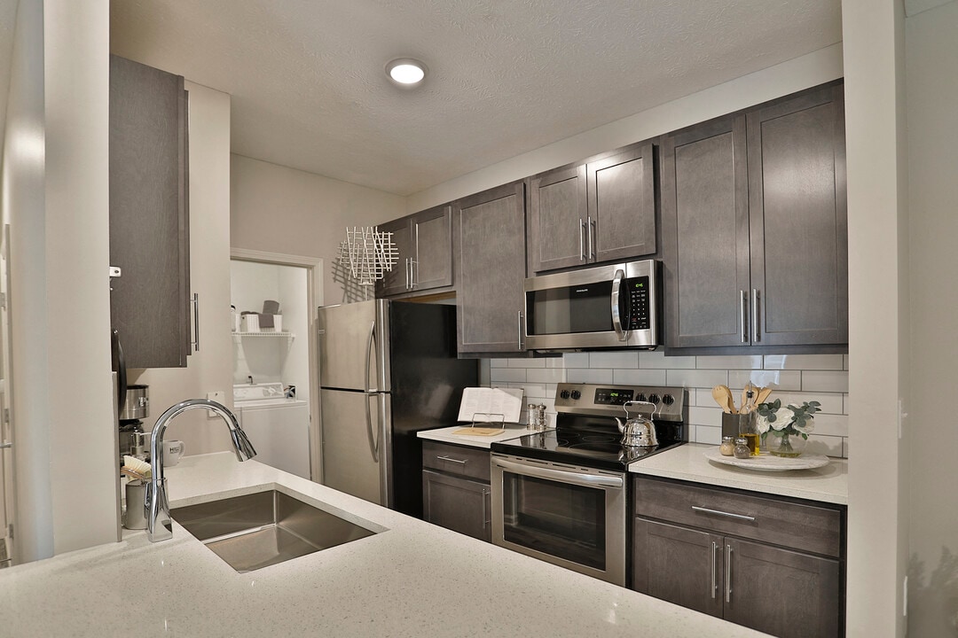 Wellington Place in Fishers, IN - Foto de edificio