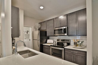 Wellington Place in Fishers, IN - Foto de edificio - Building Photo