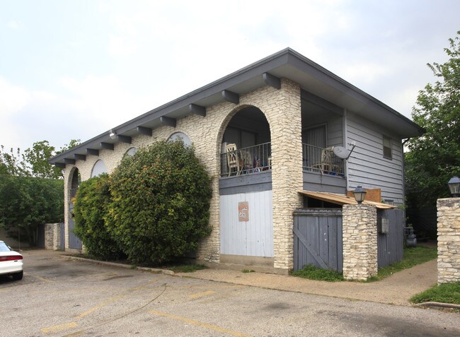 Wooten Plaza in Austin, TX - Foto de edificio - Building Photo