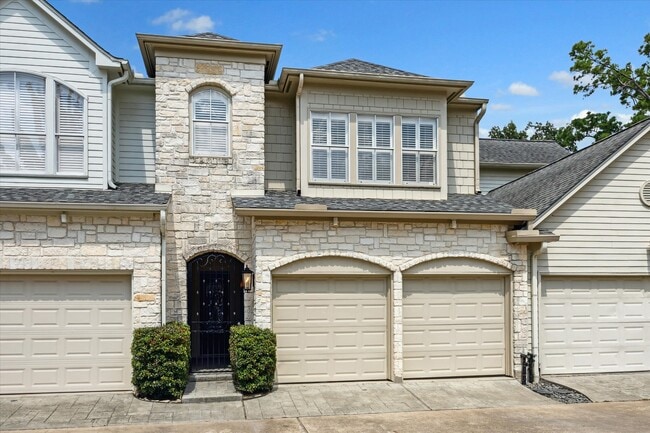 1321 Whispering Pines Dr in Houston, TX - Building Photo - Building Photo