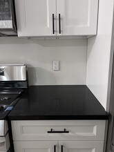 3219 Colorado Ave, Unit 1 in Santa Monica, CA - Building Photo - Building Photo