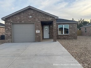 7429 4th St in Lubbock, TX - Building Photo - Building Photo