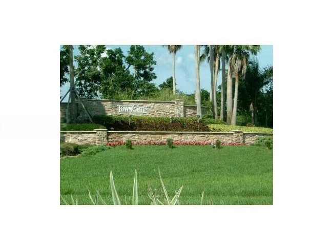 15899 NW 5th St in Pembroke Pines, FL - Building Photo - Building Photo