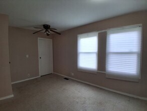 908 Knollcrest Dr in Danville, IL - Building Photo - Building Photo