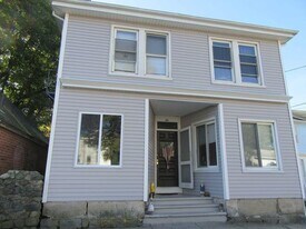 32 Pierce St in Westerly, RI - Building Photo