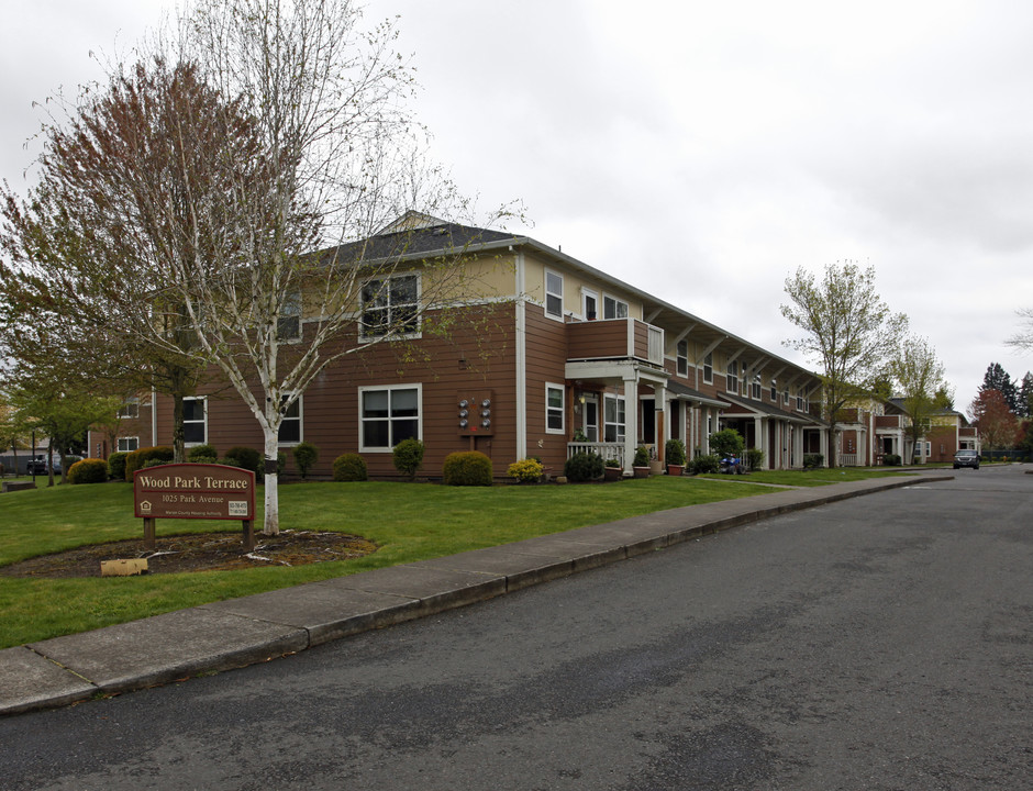 Wood Park Terrace in Woodburn, OR - Building Photo