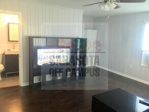 3600 Old Bradenton Rd, Unit A in Sarasota, FL - Foto de edificio - Building Photo