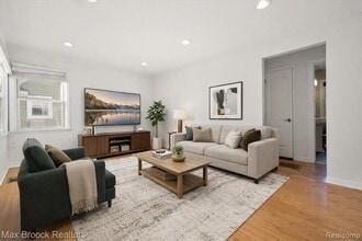 912 Woodsboro Dr in Royal Oak, MI - Building Photo - Building Photo