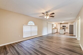 117 Sterling Pine St in Sanford, FL - Foto de edificio - Building Photo