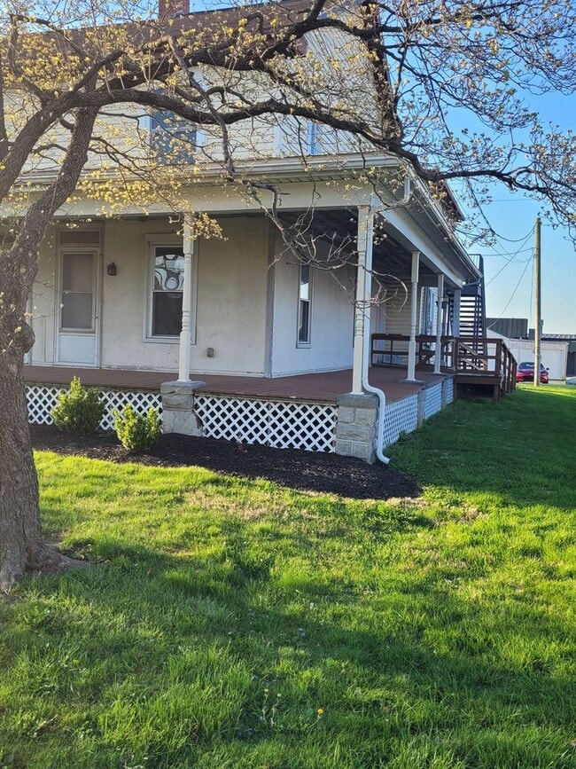 property at 984 W Main St