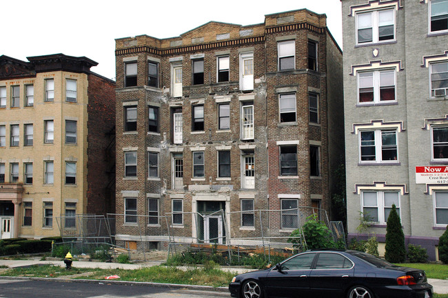 24 Seaver St in Dorchester, MA - Foto de edificio - Building Photo