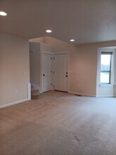 1296 Westbrook Dr NW in Salem, OR - Building Photo - Building Photo