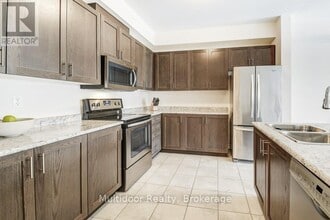20 Hiscott Dr in Hamilton, ON - Building Photo - Building Photo