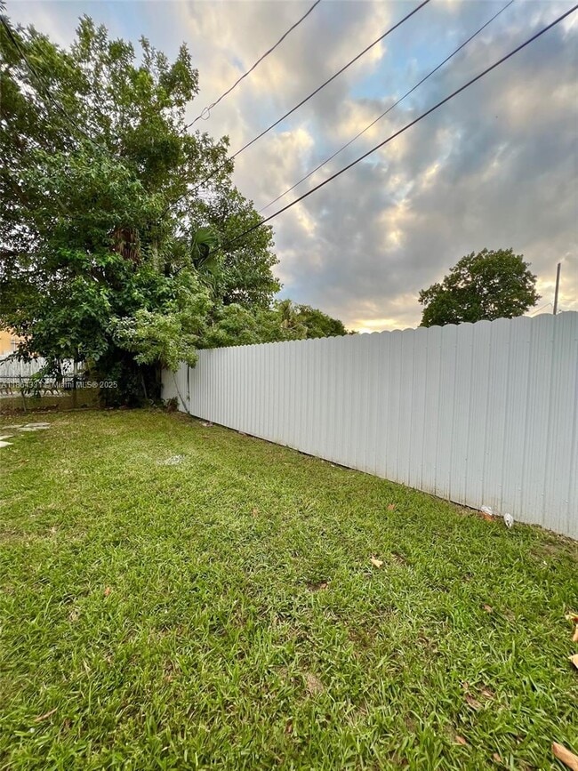 10 NW 77th St in Miami, FL - Building Photo - Building Photo