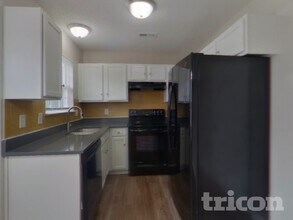 2736 Daffodil Dr in Charlotte, NC - Foto de edificio - Building Photo