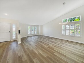 11775 Scripps Lake Dr in San Diego, CA - Building Photo - Building Photo