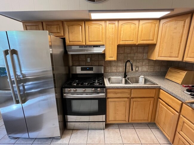 143 Warren St E, Unit B