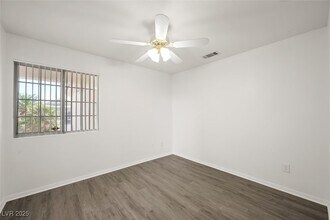 3641 Yorba Linda Dr in Las Vegas, NV - Foto de edificio - Building Photo