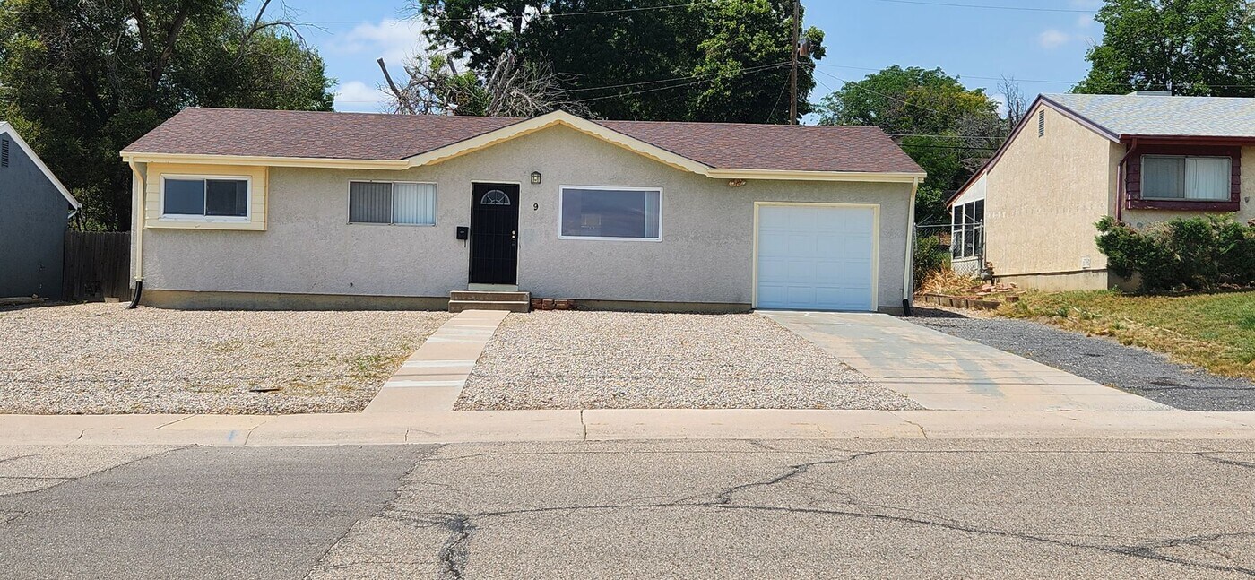 9 Mac Alester Rd in Pueblo, CO - Building Photo