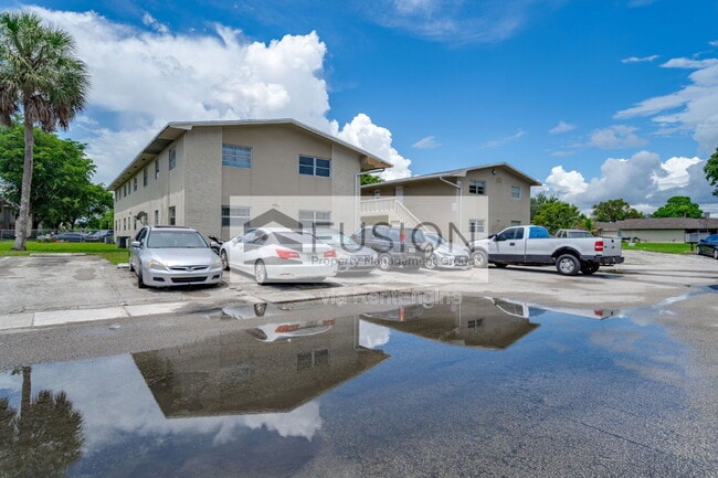 921 SW 74th Terrace in North Lauderdale, FL - Building Photo - Building Photo