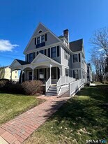 242 S Main St in Cheshire, CT - Building Photo