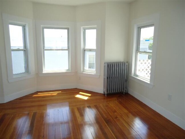 42 Derby St, Unit 3