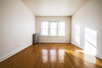 7419 S Phillips in Chicago, IL - Building Photo - Building Photo