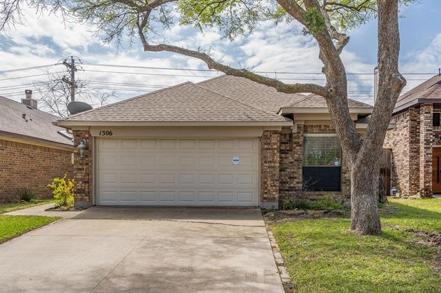 1306 Daffodil Ln in Lewisville, TX - Building Photo