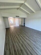 1407 N Sunrise Way in Palm Springs, CA - Foto de edificio - Building Photo