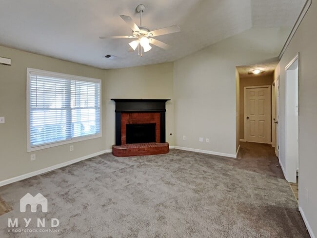 185 Waters Edge Dr in Locust Grove, GA - Foto de edificio - Building Photo