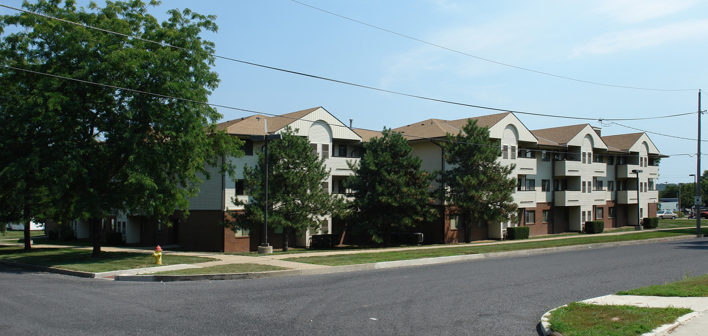 Southside Manor Apartments in Peoria, IL - Building Photo