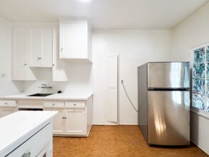 366 N Sierra Bonita Ave in Los Angeles, CA - Building Photo - Building Photo