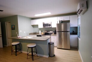 200 104th Ave, Unit #2 in Treasure Island, FL - Building Photo