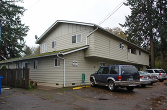 Calvary Court Apartments in Salem, OR - Building Photo - Building Photo