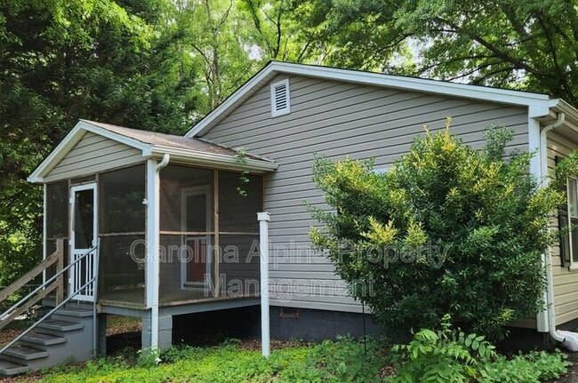 1603 Hollyleaf Ave