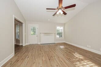 277 Bill Stewart Blvd in La Vergne, TN - Building Photo - Building Photo