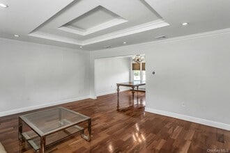 956 Plum Tree Rd W in Westbury, NY - Building Photo - Building Photo