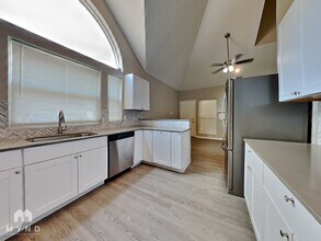 104 Lake Point Ct in League City, TX - Building Photo - Building Photo