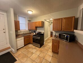 14-16-16 Hamilton Rd, Unit 14-A in Brookline, MA - Building Photo - Building Photo