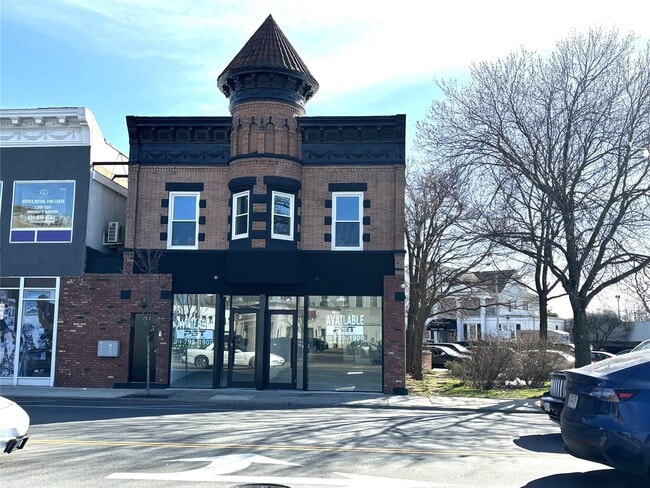 200 Merrick Rd in Rockville Centre, NY - Building Photo - Building Photo