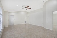 13715 Gentle Woods Ave in Riverview, FL - Building Photo - Building Photo