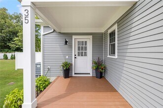 35 Anchor Way in Newport, RI - Building Photo - Building Photo