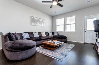 Room in House on Saginaw Dr in Manor, TX - Building Photo - Building Photo