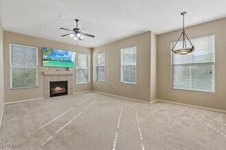 10550 W Alexander Rd in Las Vegas, NV - Foto de edificio - Building Photo